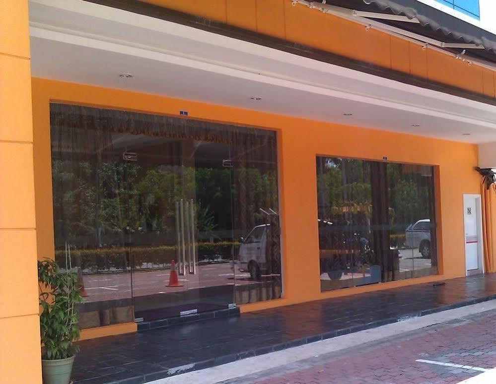 Nouvelle Hotel Johor Kulai Bagian luar foto