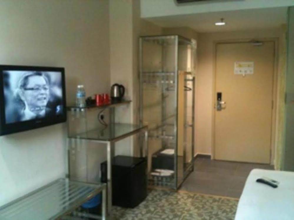 Nouvelle Hotel Johor Kulai Bagian luar foto